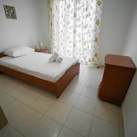 Casa Flora Nyaraló *